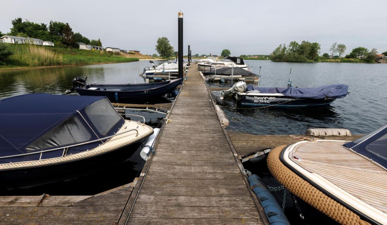 Cool Huisje Aan De Maas Villa Andel Luaran gambar